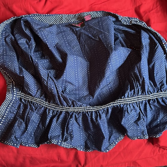 Rockabilly top with heart buttons. Blue/white size medium with stretch. - Picture 8 of 14